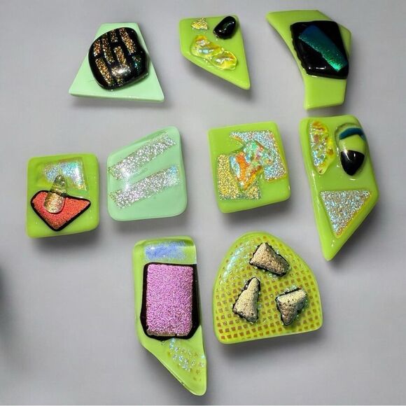 Set of 10 Dichroic Fused Glass Pieces – Lime Green Abstract Cabochons jewelry - Picture 4 of 17